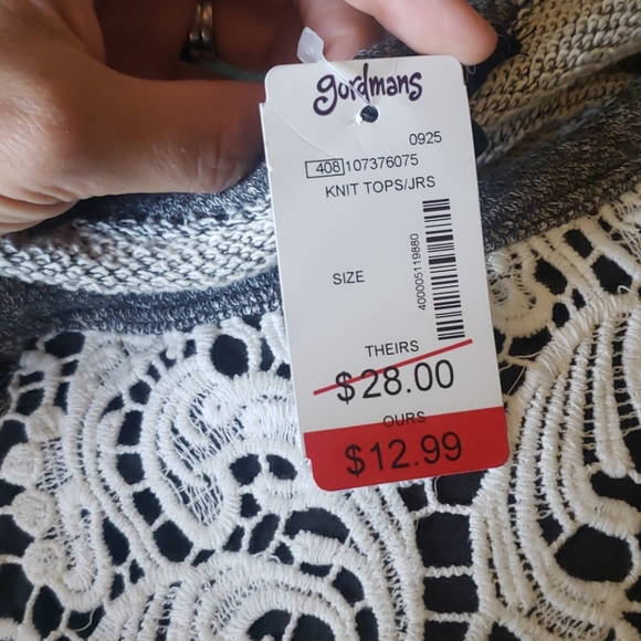 Crochet front cropped sweater NWT - Picture 4 of 4